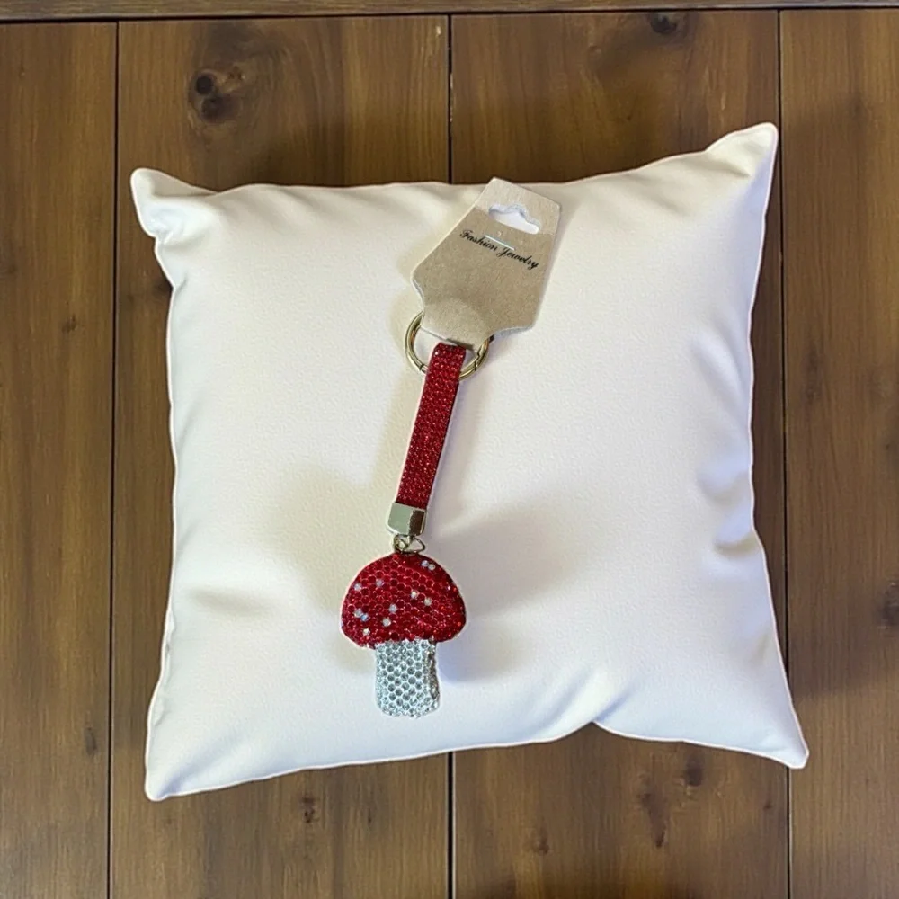 Fashion Jewelry Sparkling Red and White Mushroom Key Holder